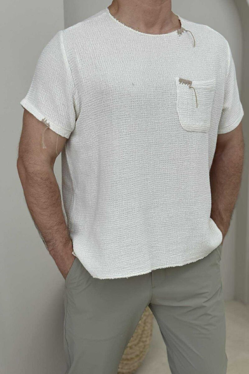 T-SHIRT I THJESHTË ME DETAJIN E XHEPIT PËR MESHKUJ NË NGJYRËN E BARDHË - 2