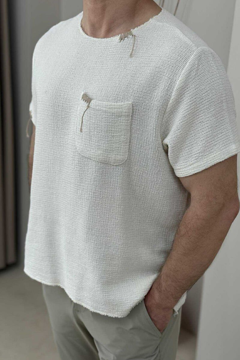 T-SHIRT I THJESHTË ME DETAJIN E XHEPIT PËR MESHKUJ NË NGJYRËN E BARDHË - 3