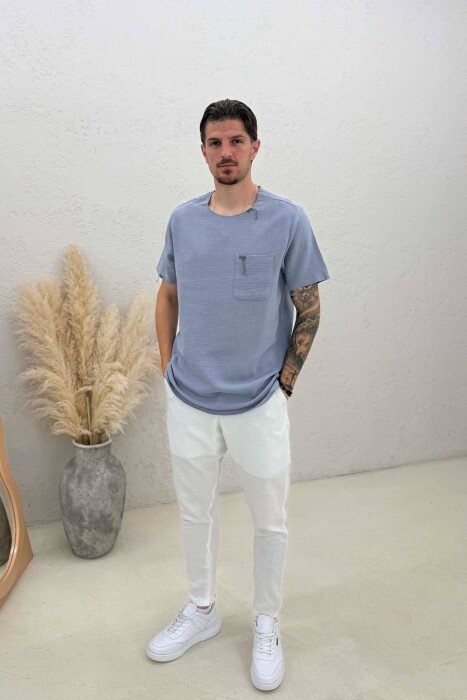 T-SHIRT I THJESHTË ME DETAJIN E XHEPIT PËR MESHKUJ NË NGJYRËN GRI+LEJLA - 3