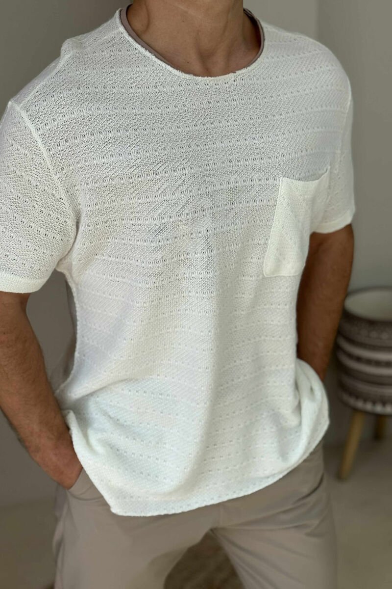 T-SHIRT I THJESHTË ME DETAJIN E XHEPIT PËR MESHKUJ NË NGJYRËN KREM - 2