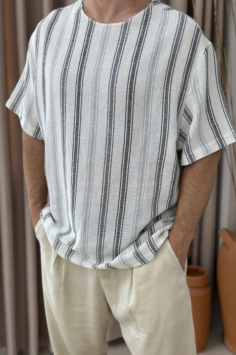 T-SHIRT I THJESHTË ME DIZAJNIN E VIJAVE PËR MESHKUJ NË NGJYRËN KREM+E ZEZË - 3