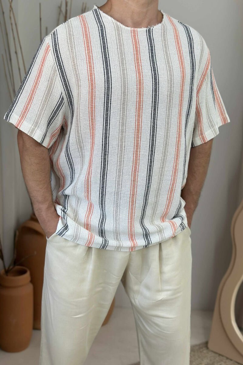 T-SHIRT I THJESHTË ME DIZAJNIN E VIJAVE PËR MESHKUJ NË NGJYRËN KREM+PORTOKALLI - 2