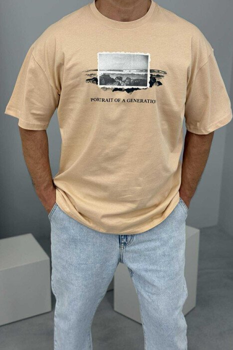 T-SHIRT I THJESHTË ME IMAZH PËR MESHKUJ NË NGJYRËN BEZHË - 2