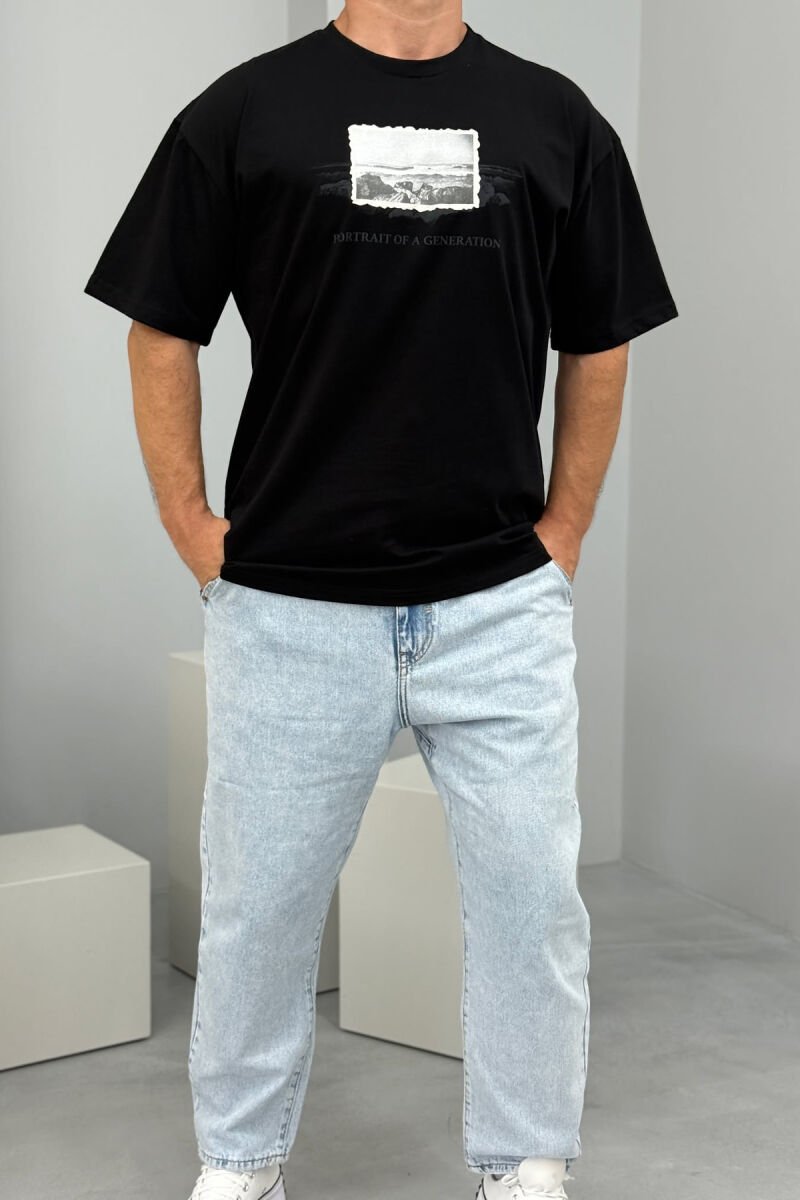 T-SHIRT I THJESHTË ME IMAZH PËR MESHKUJ NË NGJYRËN E ZEZË - 1