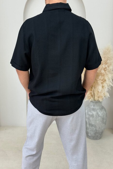 T-SHIRT I THJESHTË ME JAKË POLO ME ZINXHIR PËR MESHKUJ NË NGJYRËN E ZEZË - 3