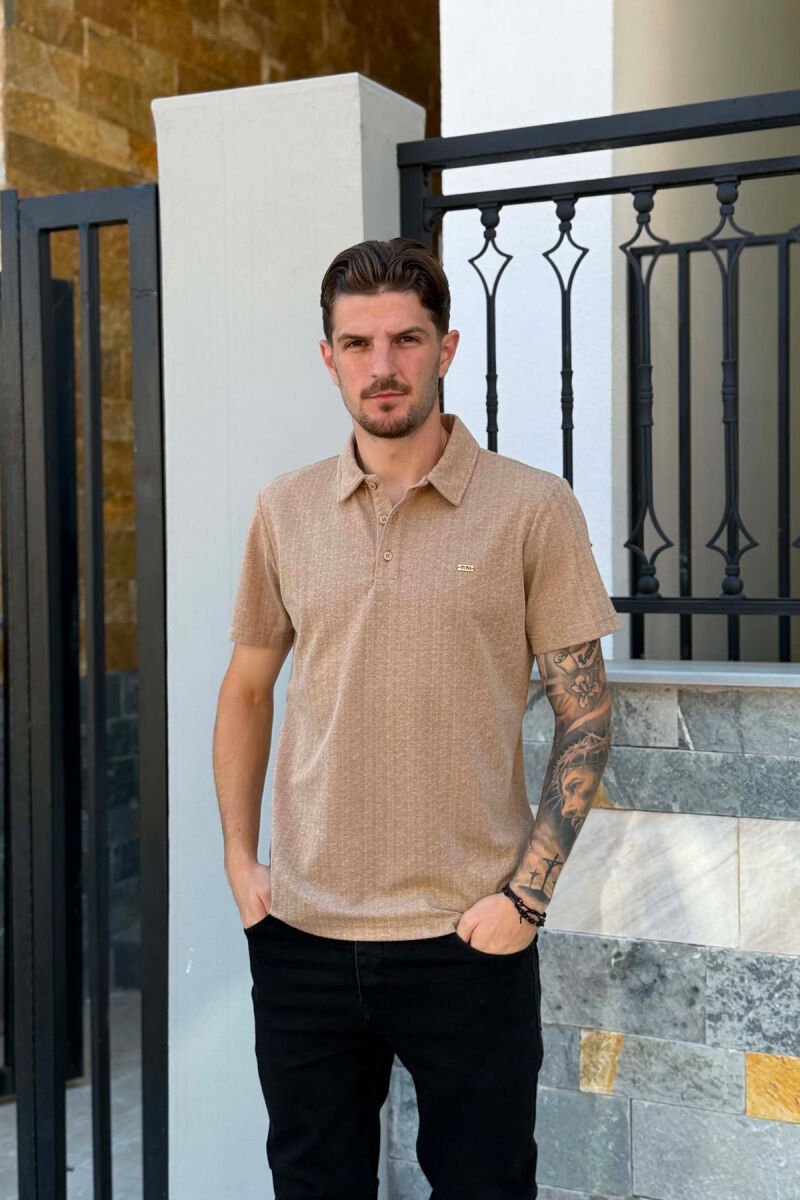 T-SHIRT I THJESHTE ME JAKE POLO PER MESHKUJ NE NGJYRE BEZHE - 1