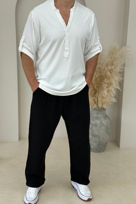 T-SHIRT I THJESHTË ME JAKË ME KOPSA PËR MESHKUJ NË NGJYRËN E BARDHË - KLAUDIO FASHION