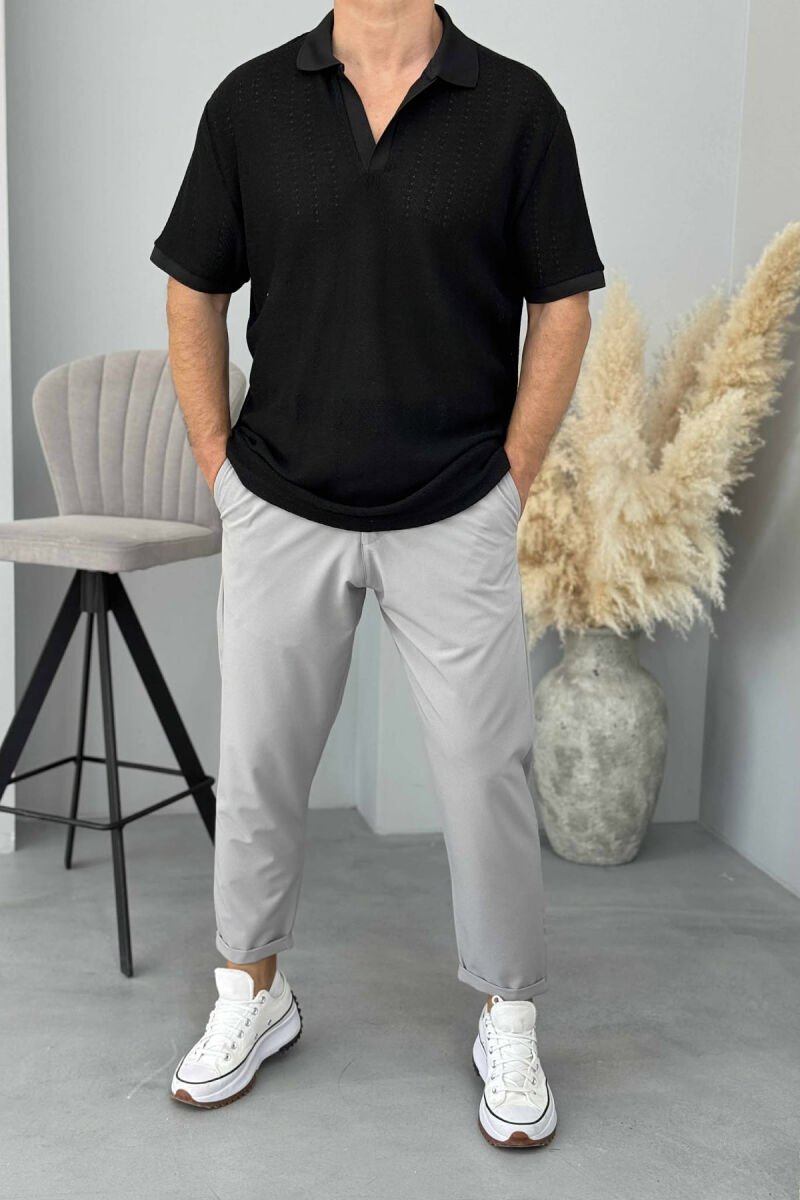 T-SHIRT I THJESHTË ME JAKË POLO PËR MESHKUJ NË NGJYRËN E ZEZË - 1