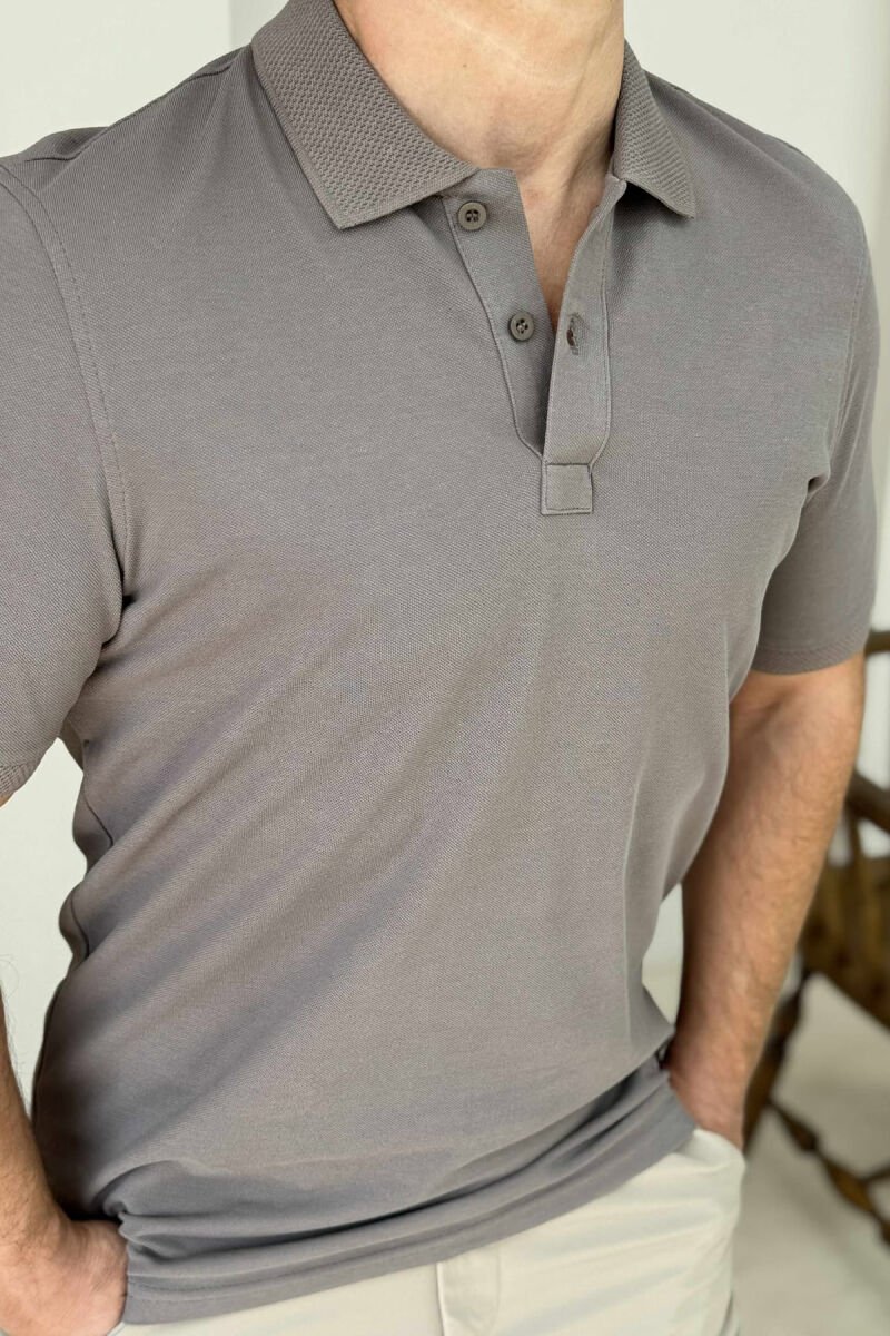T-SHIRT NJË NGJYRËSH ME JAKË POLO PËR MESHKUJ NË NGJYRËN KAFE - 3