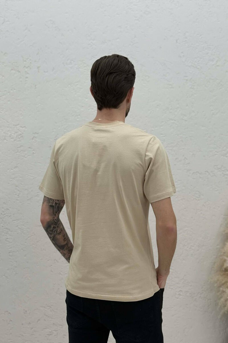 T-SHIRT I THJESHTË ME SHKRIME PËR MESHKUJ NË NGJYRËN BEZHE - 4