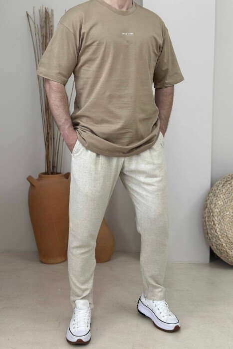 T-SHIRT I THJESHTË ME SHKRIME PËR MESHKUJ NË NGJYRËN BEZHË E ERRËT - 2