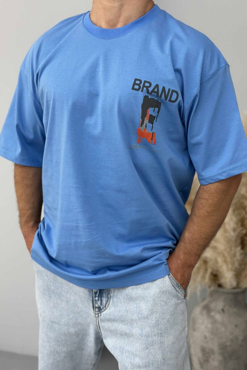T-SHIRT I THJESHTË ME SHKRIME PËR MESHKUJ NË NGJYRËN BLU E ZBARDHUR - 3