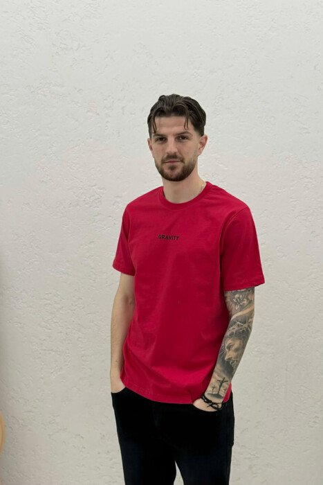 T-SHIRT I THJESHTË ME SHKRIME PËR MESHKUJ NË NGJYRËN E KUQE - 1