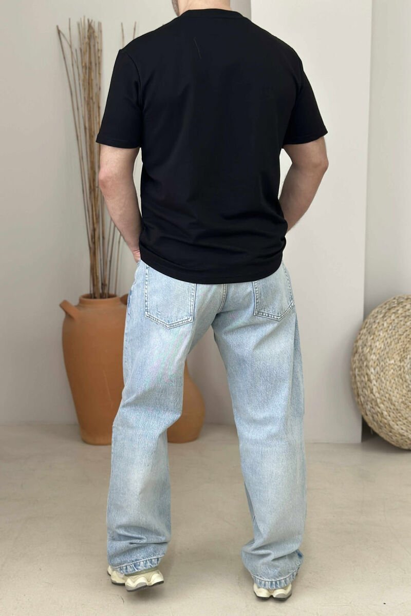 T-SHIRT I THJESHTË ME SHKRIME PËR MESHKUJ NË NGJYRËN E ZEZË - 2