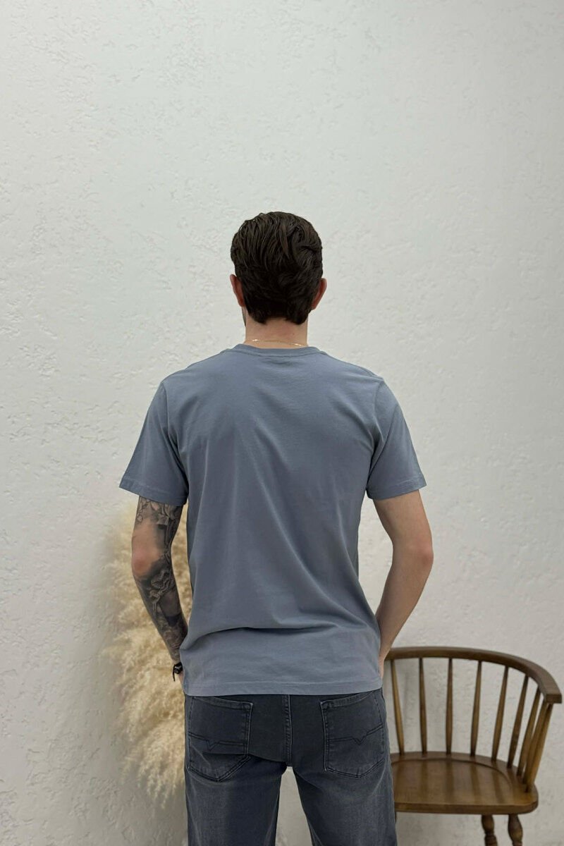 T-SHIRT I THJESHTË ME SHKRIME PËR MESHKUJ NË NGJYRËN GRI HIRI - 4