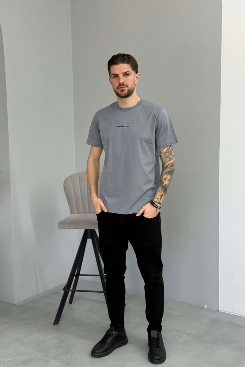 T-SHIRT I THJESHTË ME SHKRIME PËR MESHKUJ NË NGJYRËN GRI - 3
