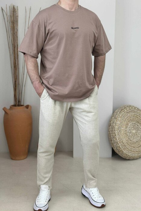 T-SHIRT I THJESHTË ME SHKRIME PËR MESHKUJ NË NGJYRËN KAFE E ZBARDHUR - 1