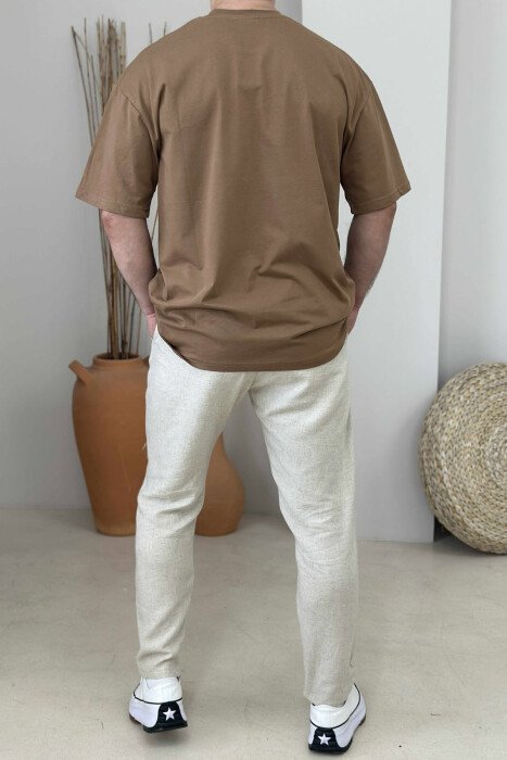 T-SHIRT I THJESHTË ME SHKRIME PËR MESHKUJ NË NGJYRËN KAFE - 2