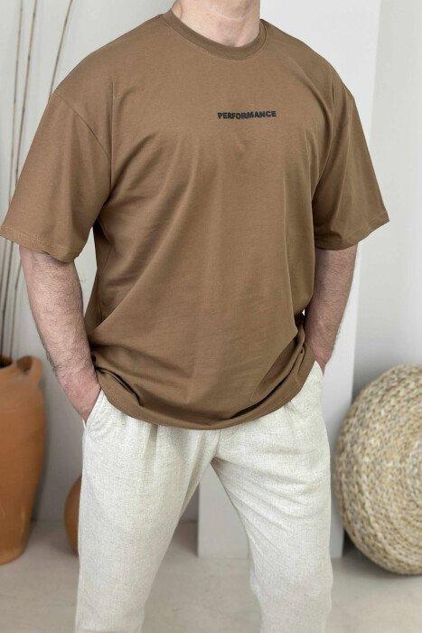T-SHIRT I THJESHTË ME SHKRIME PËR MESHKUJ NË NGJYRËN KAFE - 3