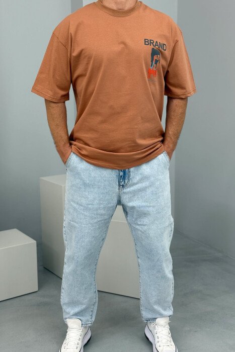 T-SHIRT I THJESHTË ME SHKRIME PËR MESHKUJ NË NGJYRËN KAFE - 2