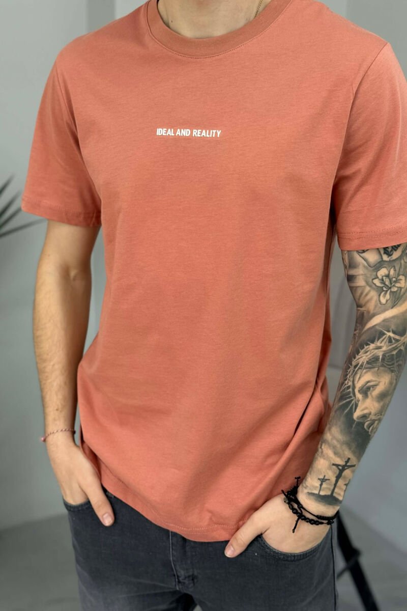 T-SHIRT I THJESHTË ME SHKRIME PËR MESHKUJ NË NGJYRËN PUDER - 2