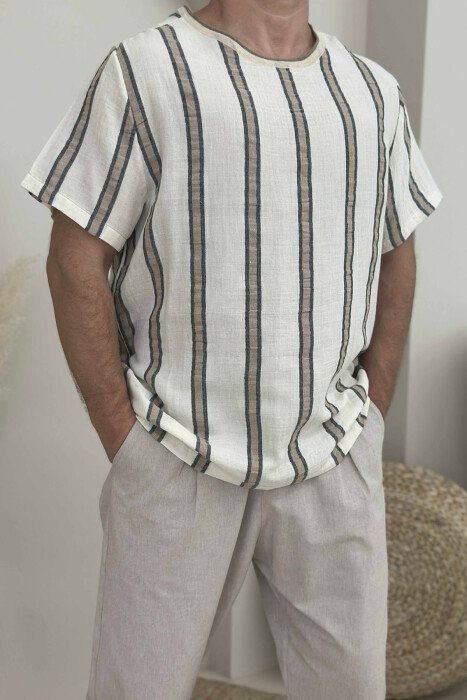 T-SHIRT I THJESHTË ME VIJA PËR MESHKUJ NË NGJYRËN BEZHË - 2