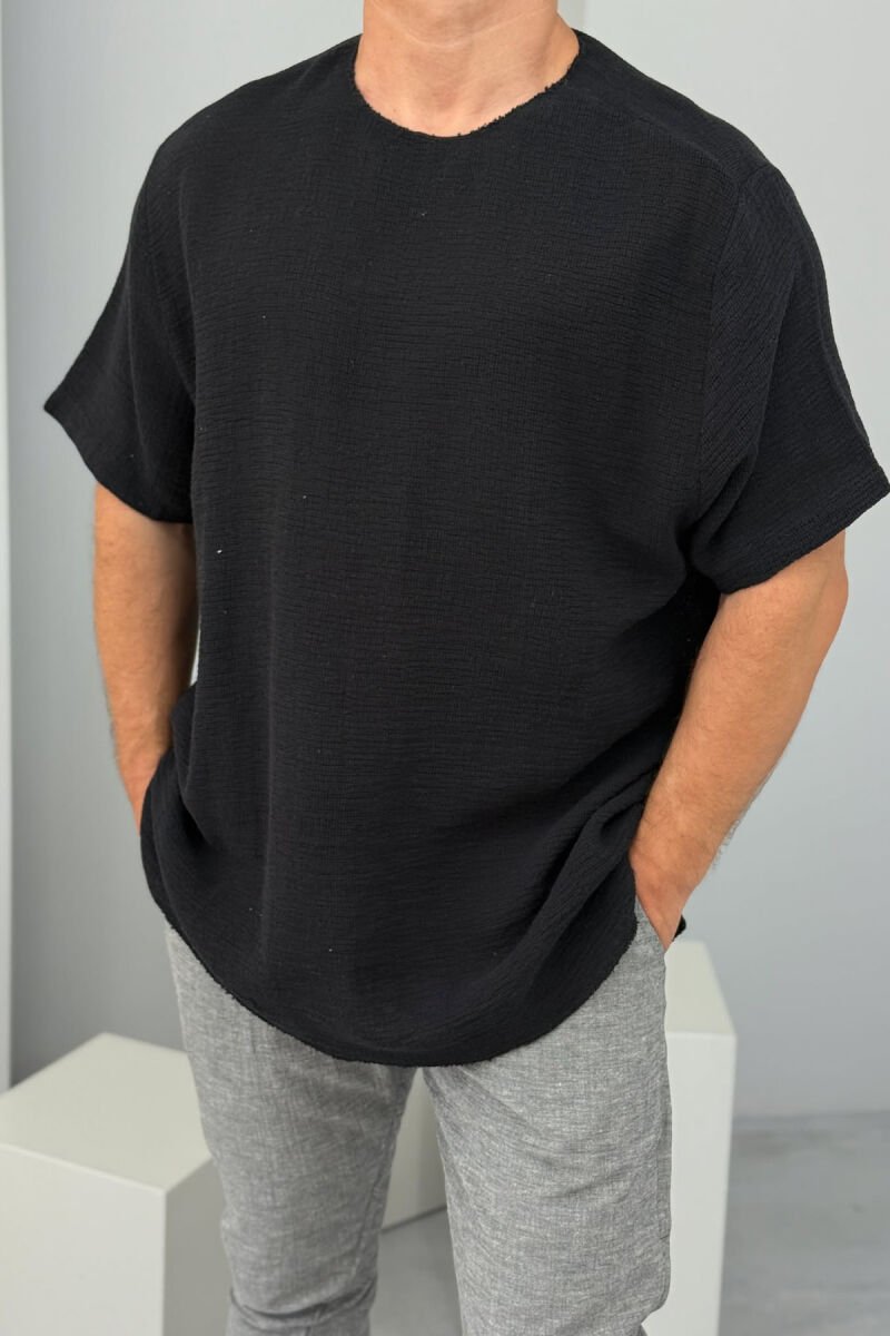 T-SHIRT NJË NGJYRËSH I THJESHTË PËR MESHKUJ NË NGJYRËN E ZEZË - 1
