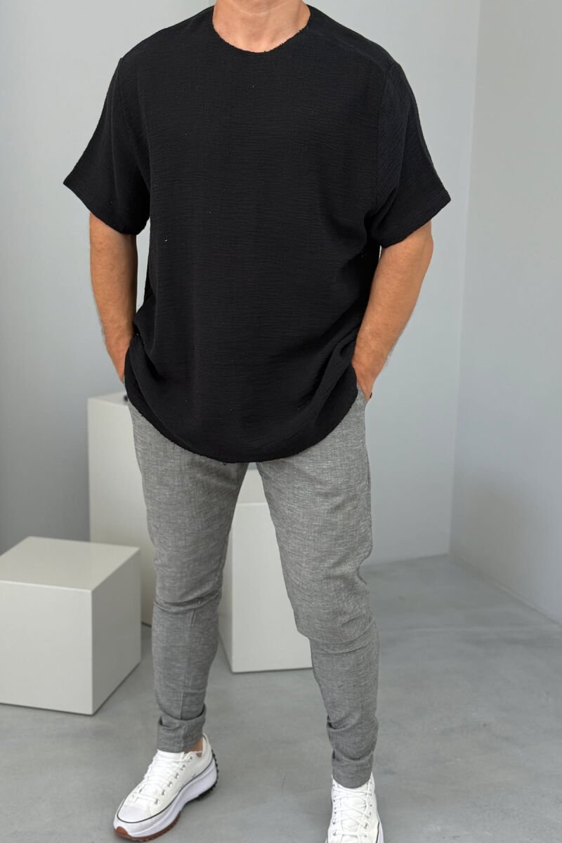 T-SHIRT NJË NGJYRËSH I THJESHTË PËR MESHKUJ NË NGJYRËN E ZEZË - 2