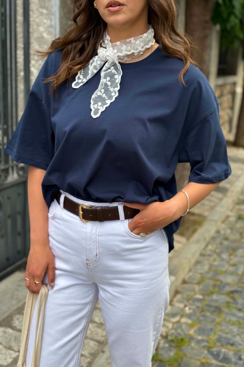 T-SHIRT I THJESHTE NJE NGJYRESH PER FEMRA NE NGJYRE BLU + 6 PALE ÇORAPE DHURATE - 6