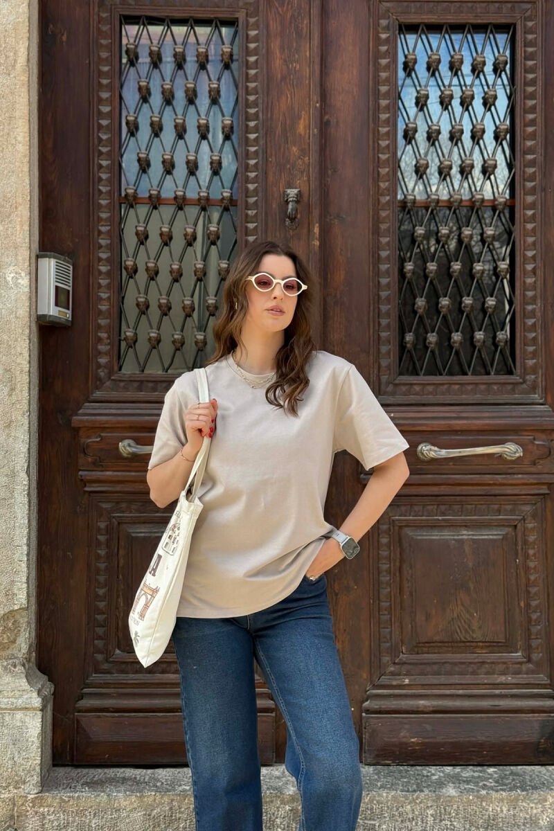 T-SHIRT I THJESHTE PER FEMRA NE NGJYRE BEZHE TE ZBARDHUR + 6 PALE ÇORAPE DHURATE - 1