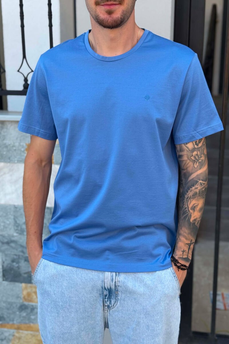T-SHIRT I THJESHTE NJE NGJYRESH PER MESHKUJ NE NGJYRE BLU TE ZBARDHUR - 2