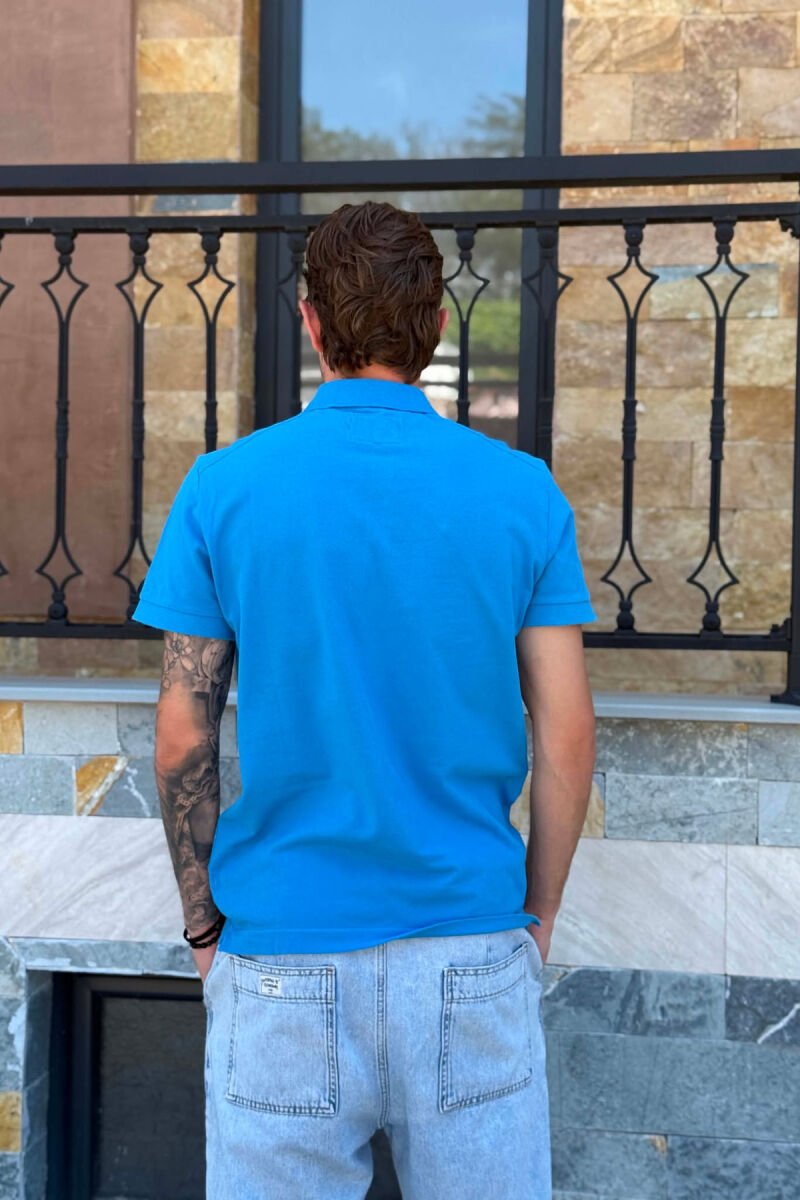 T-SHIRT I THJESHTE NJE NGJYRESH PER MESHKUJ NE NGJYRE BLU TE ZBARDHUR - 3