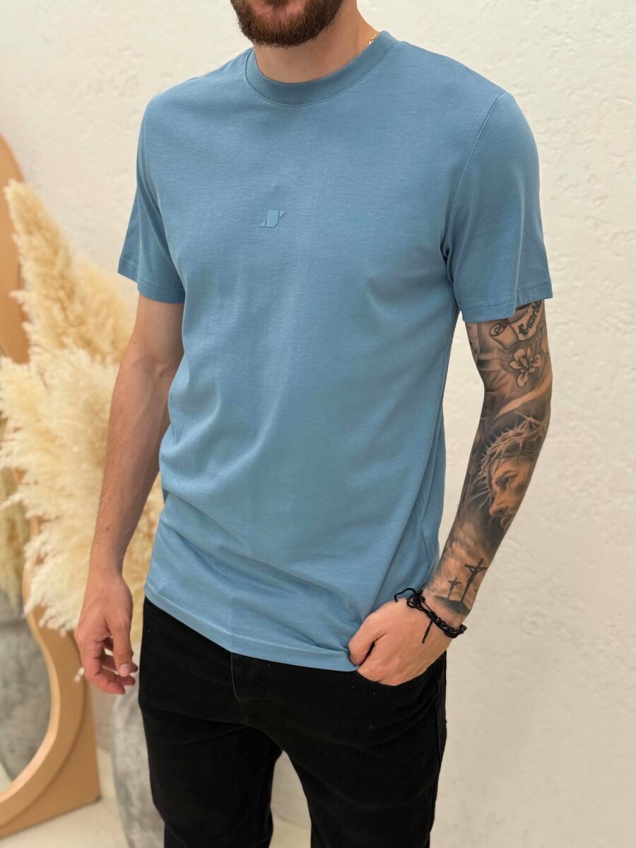 T-SHIRT I THJESHTE NJE NGJYRESH PER MESHKUJ NE NGJYRE BLU TE ZBARDHUR - 4