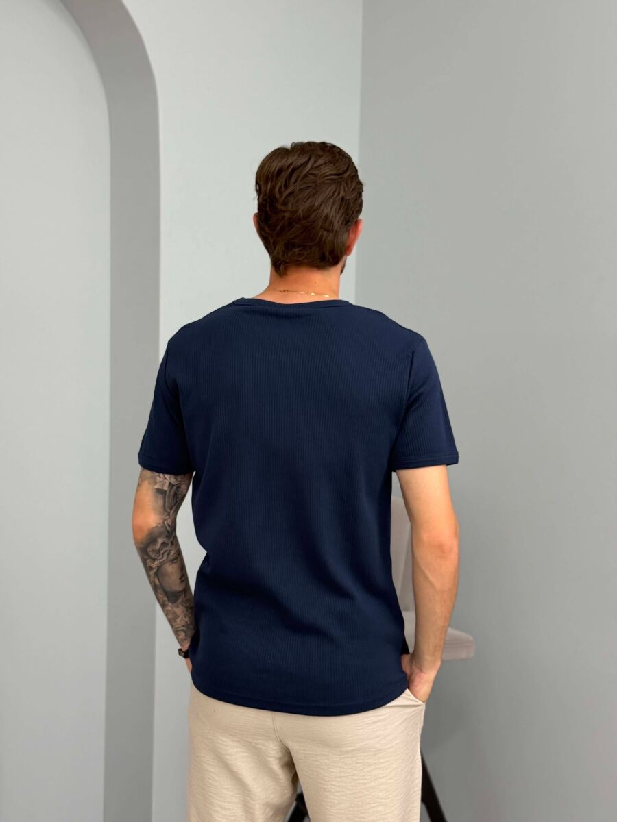T-SHIRT I THJESHTE NJE NGJYRESH PER MESHKUJ NE NGJYRE BLU - 2