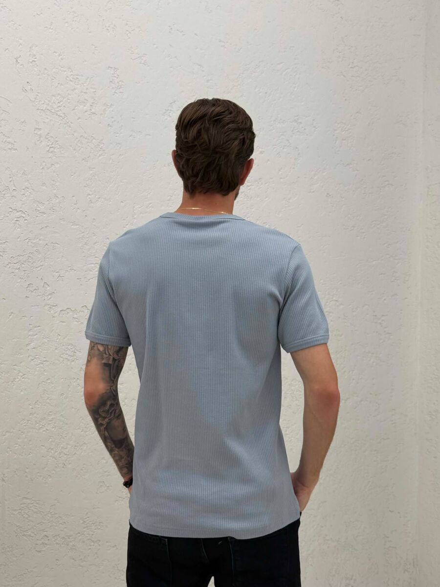 T-SHIRT I THJESHTE NJE NGJYRESH PER MESHKUJ NE NGJYRE GRI - 2