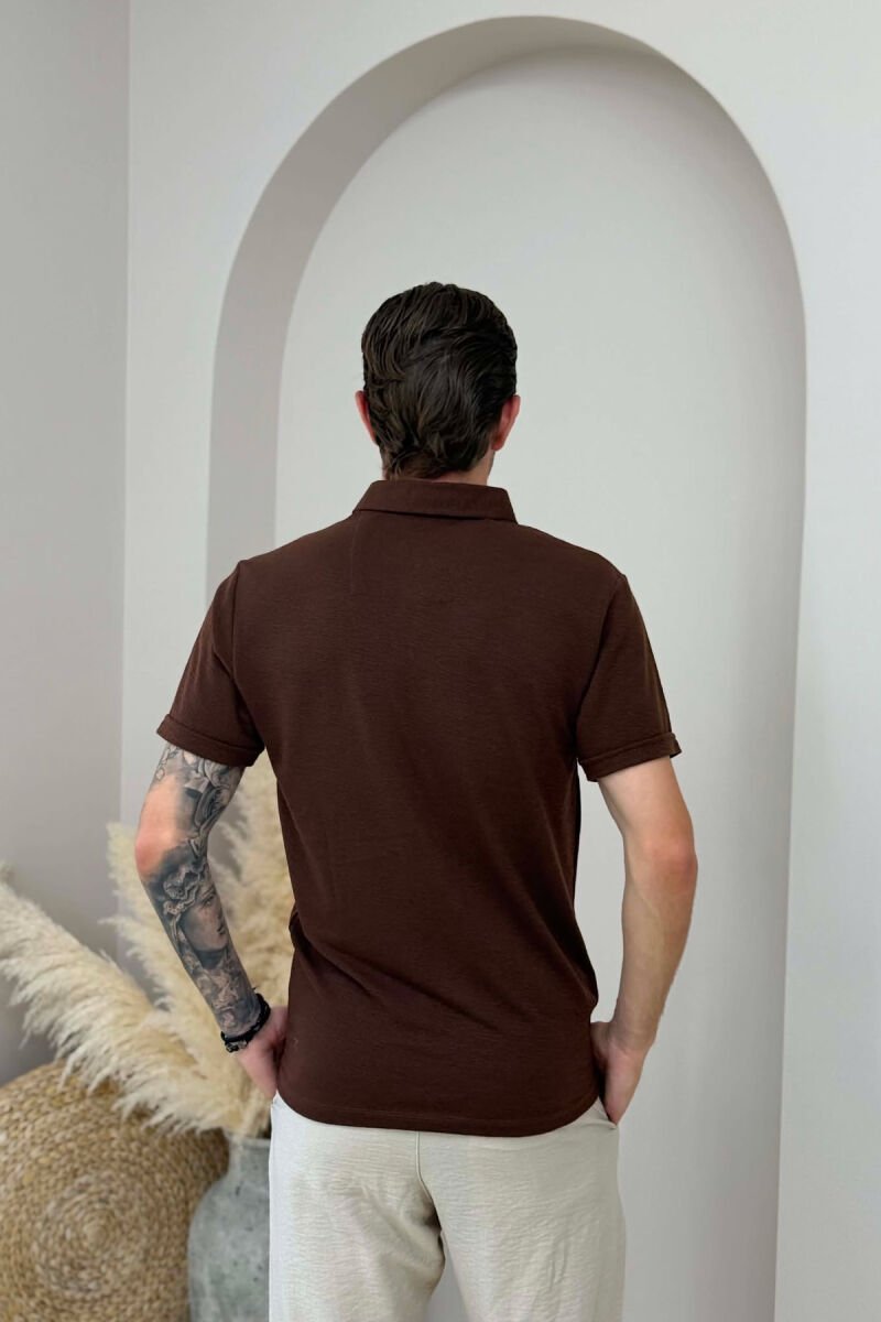 T-SHIRT I THJESHTE NJE NGJYRESH PER MESHKUJ NE NGJYRE KAFE - 4