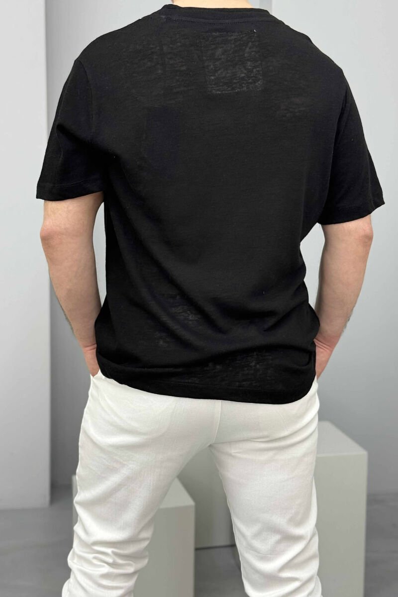 T-SHIRT NJË NGJYRËSH I THJESHTË PËR MESHKUJ NË NGJYRËN E ZEZË - 2
