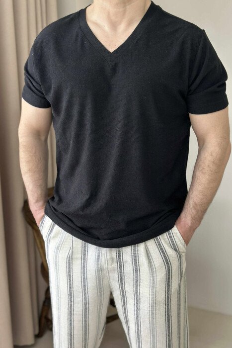 T-SHIRT I THJESHTË NJË NGJYRËSH PËR MESHKUJ NË NGJYRËN E ZEZË - 1