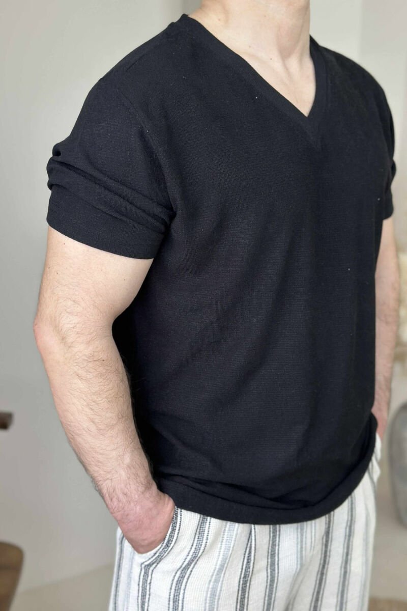 T-SHIRT I THJESHTË NJË NGJYRËSH PËR MESHKUJ NË NGJYRËN E ZEZË - 3