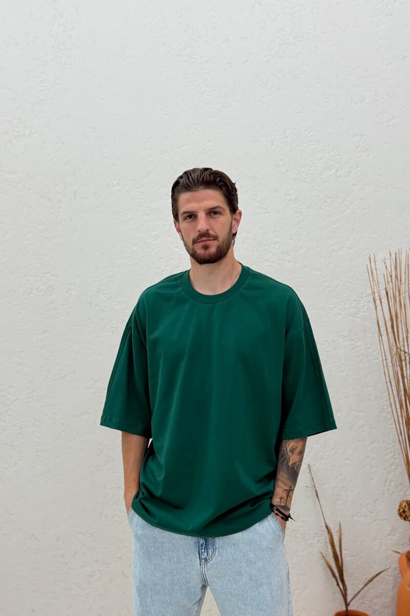 T-SHIRT I THJESHTE NJE NGJYRESH PER MESHKUJ NE NGJYRE JESHILE - 1