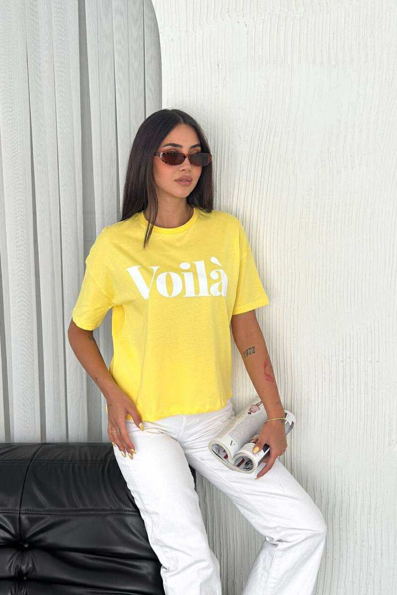 T-SHIRT I THJESHTË PËR FEMRA ME SHKRIM VOILA NË NGJYRËN E VERDHË - 1