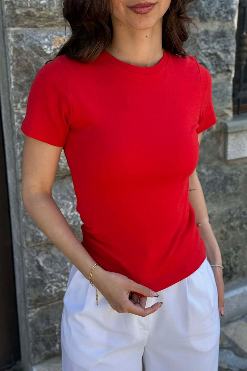 T-SHIRT I THJESHTE PER FEMRA NE NGJYRE TE KUQE - 2