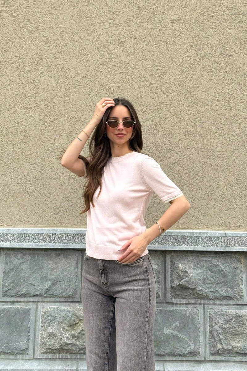 T-SHIRT ME DETAJ DANTELLE PER FEMRA NE NGJYRE BABY PINK - 2