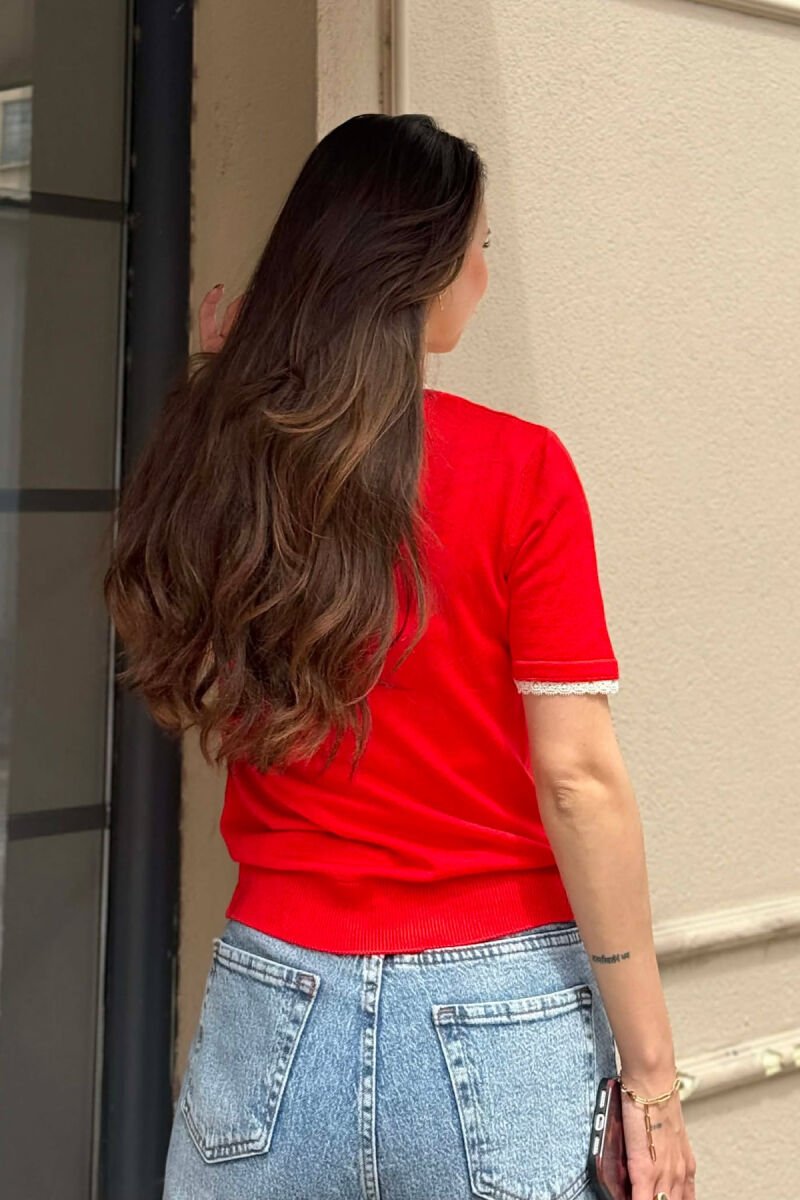 T-SHIRT ME DETAJ DANTELLE PER FEMRA NE NGJYRE TE KUQE - 5