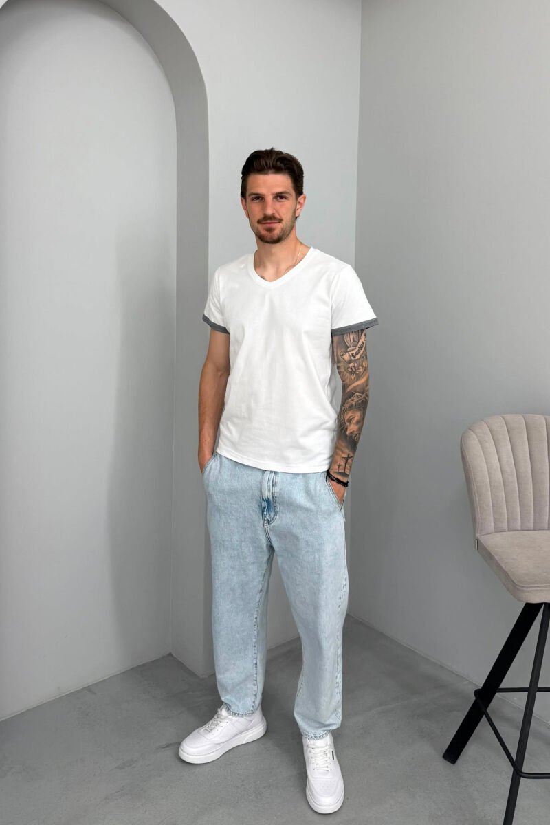 T-SHIRT ME DETAJE ME JAKË V PËR MESHKUJ NË NGJYRËN GRI E ERRËT - 3