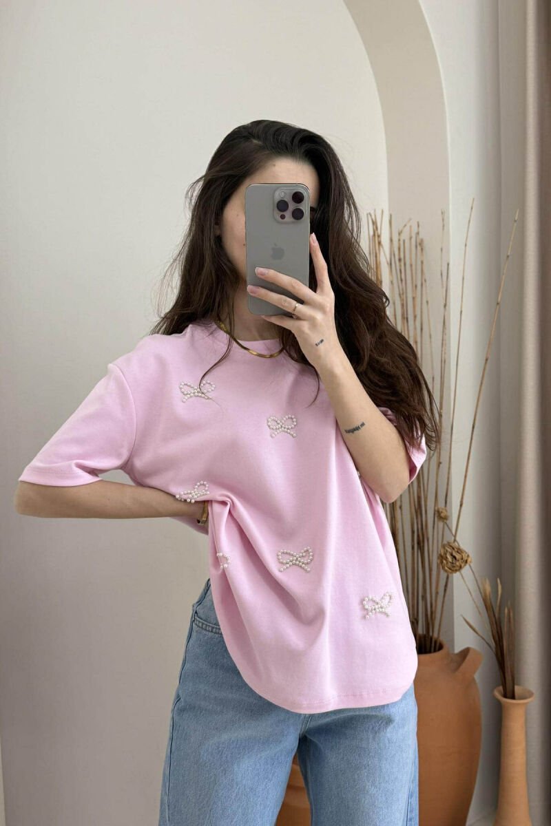 T-SHIRT ME DETAJIN E FJONGOVE ME PERLA PËR FEMRA NË NGJYRËN ROZË - 6