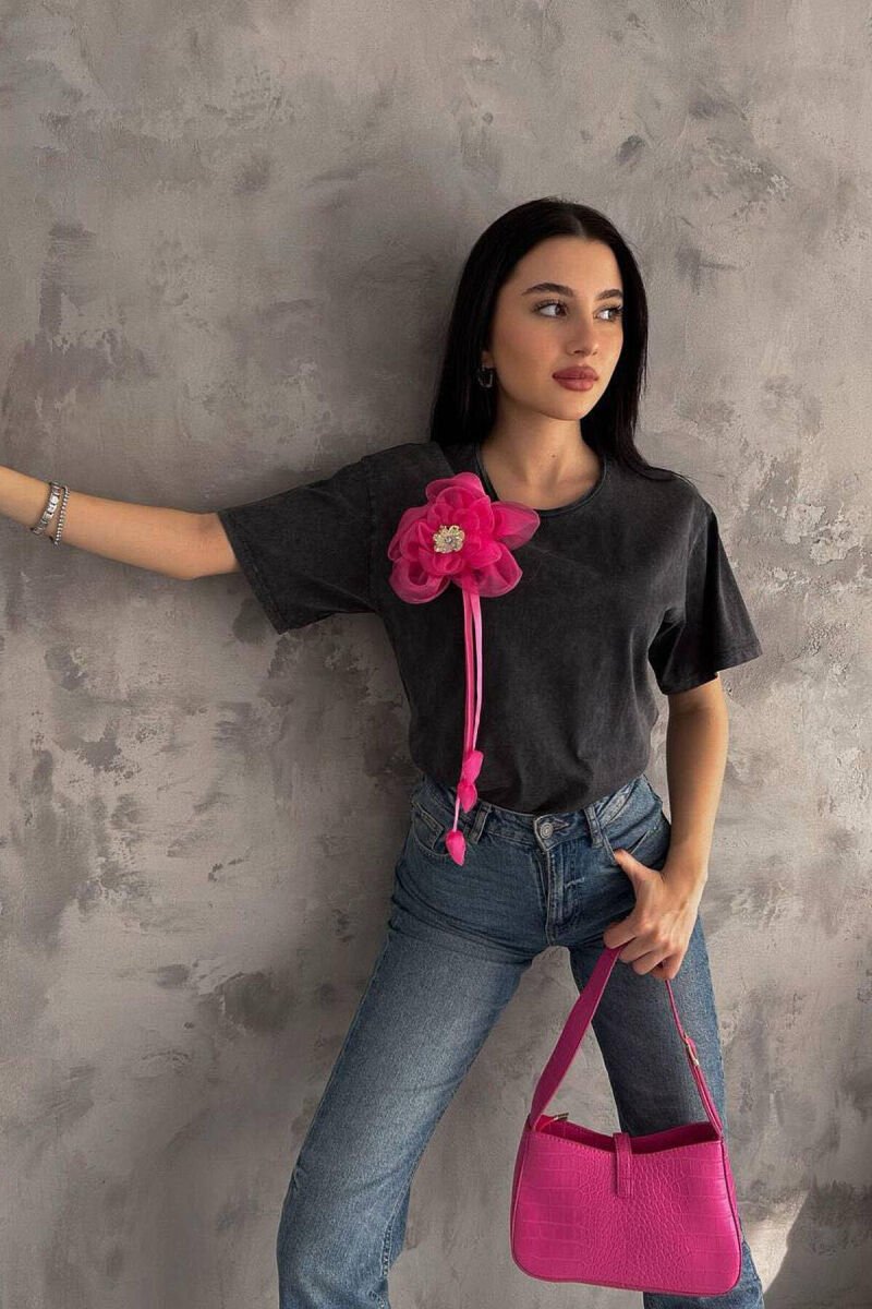 T-SHIRT ME DETAJIN E LULES PËR FEMRA NË NGJYRË GRI - 1