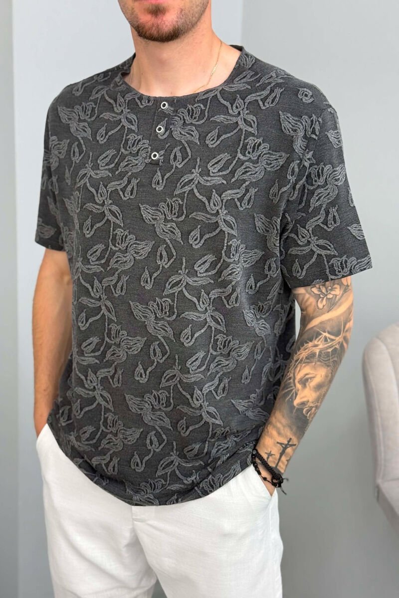 T-SHIRT ME DIZAJN ME DETAJIN E KOPSAVE PËR MESHKUJ NË NGJYRËN GRI E ERRËT - 4