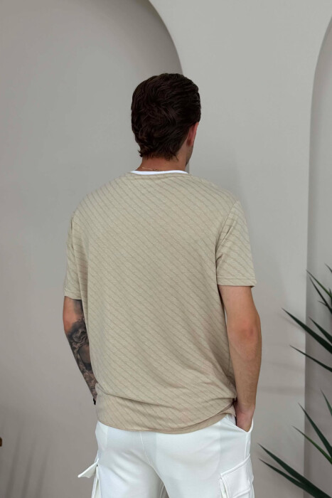 T-SHIRT ME DIZAJN ME DETAJIN E XHEPIT PËR MESHKUJ NË NGJYRËN BEZHË - 4