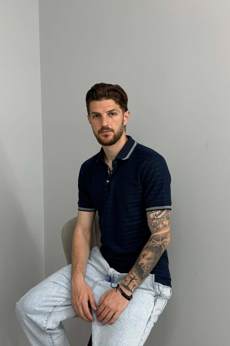 T-SHIRT ME DIZAJN ME VIJA ME JAKE POLO PER MESHKUJ NE NGJYRE BLU - 3